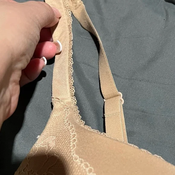 Victoria's Secret Lace Bra in Beige34DDD - Picture 4 of 6
